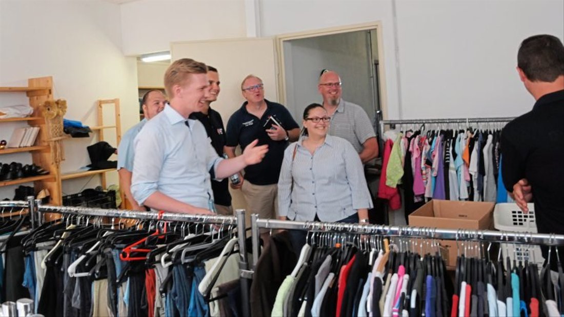 Besuch beim DRK Bohmte, Kleiderkammer, Matthias Seestern-Pauly Foto: Karin Kemper